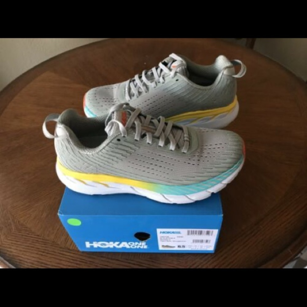 HOKA ONE ONE SIZE 6.5 CLIFTON BRAND NEW